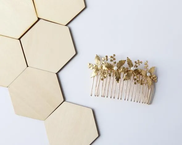 Cornelian Floral Comb