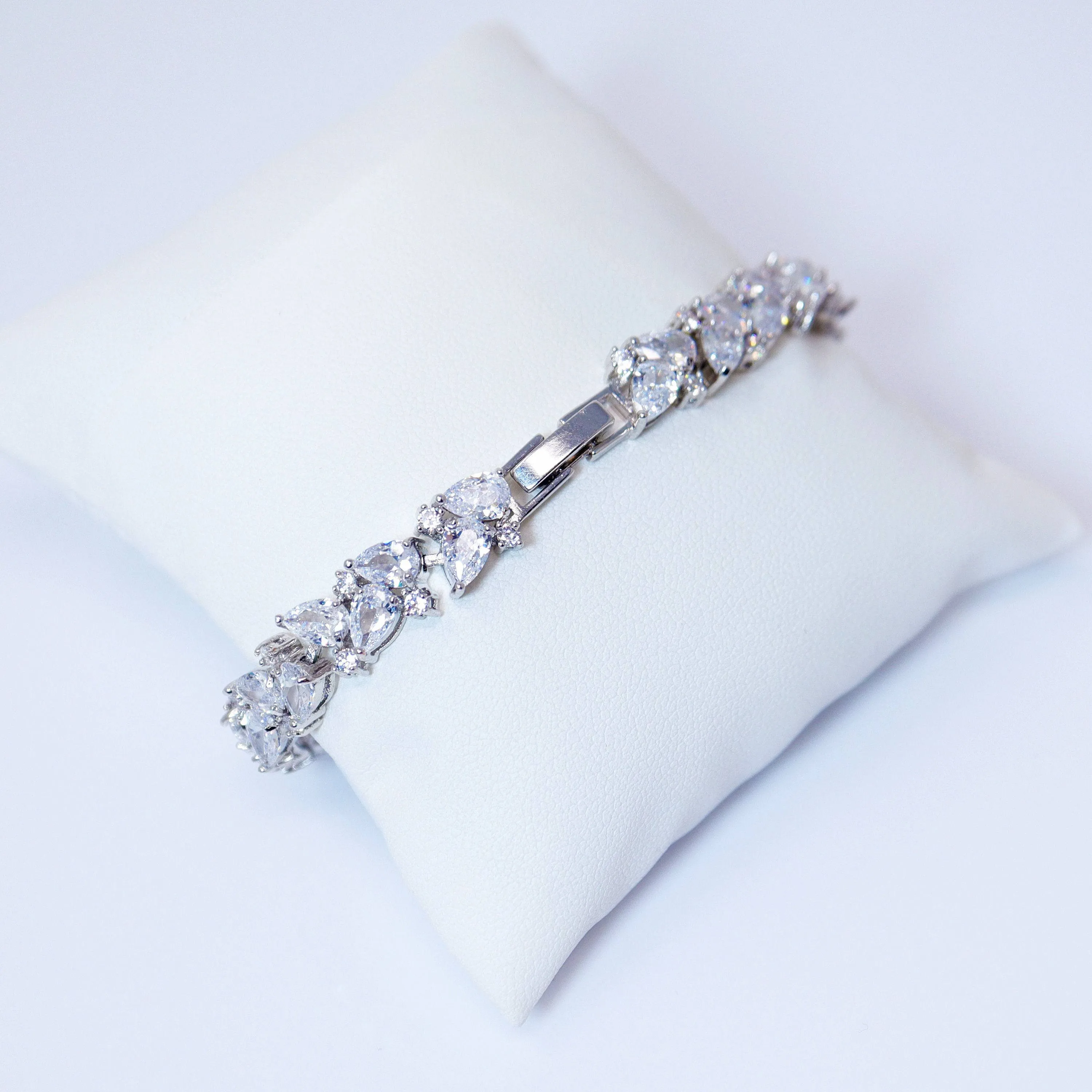 CZ Droplets Bracelet , Diamond Bracelet, Bracelet Femme, Wedding Bracelet, Bridesmaid Gift, Bride Bracelet, Bridal Bracelet.