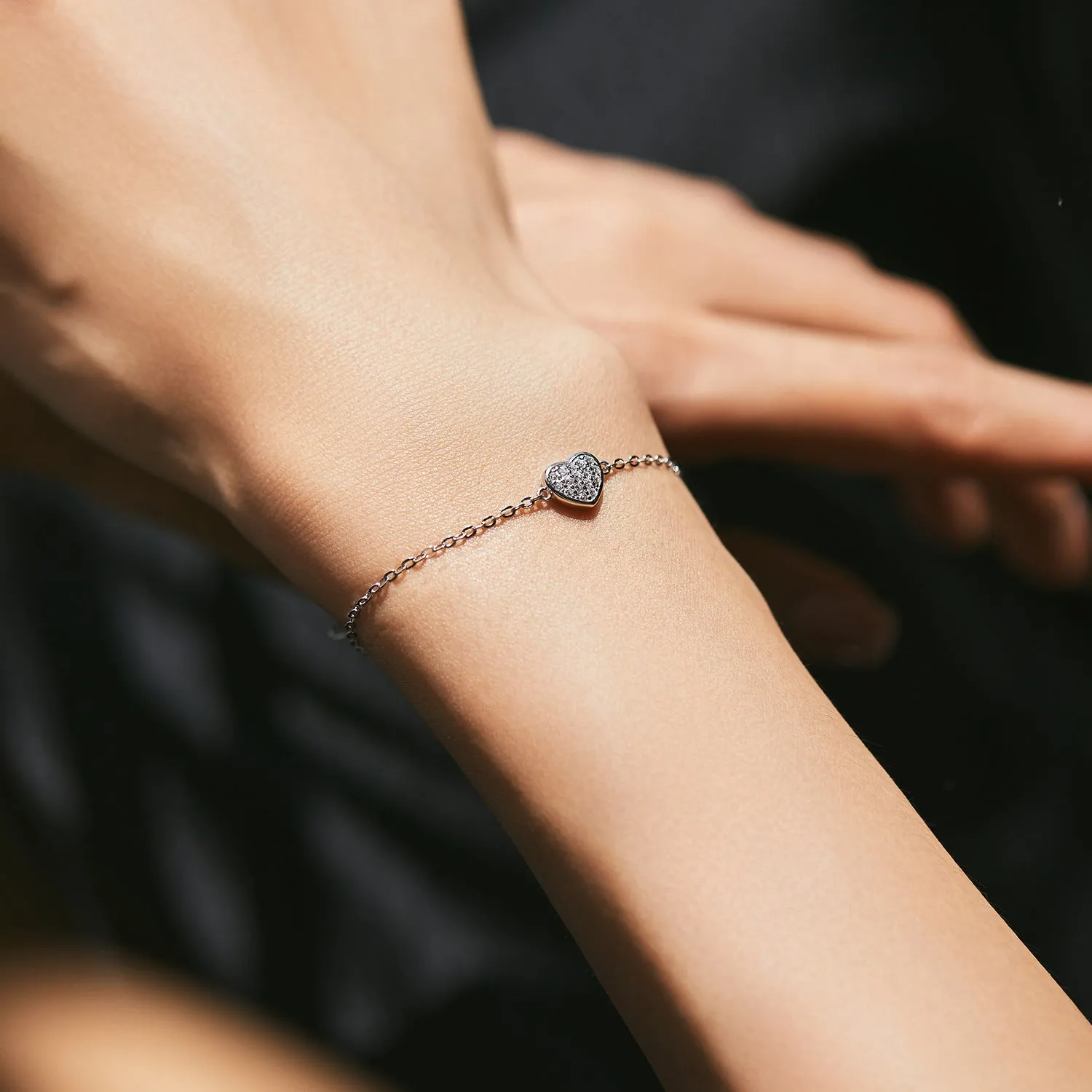 Exquisite Heart Shaped Sterling Silver Bracelet for Women with Zircon Gemstones