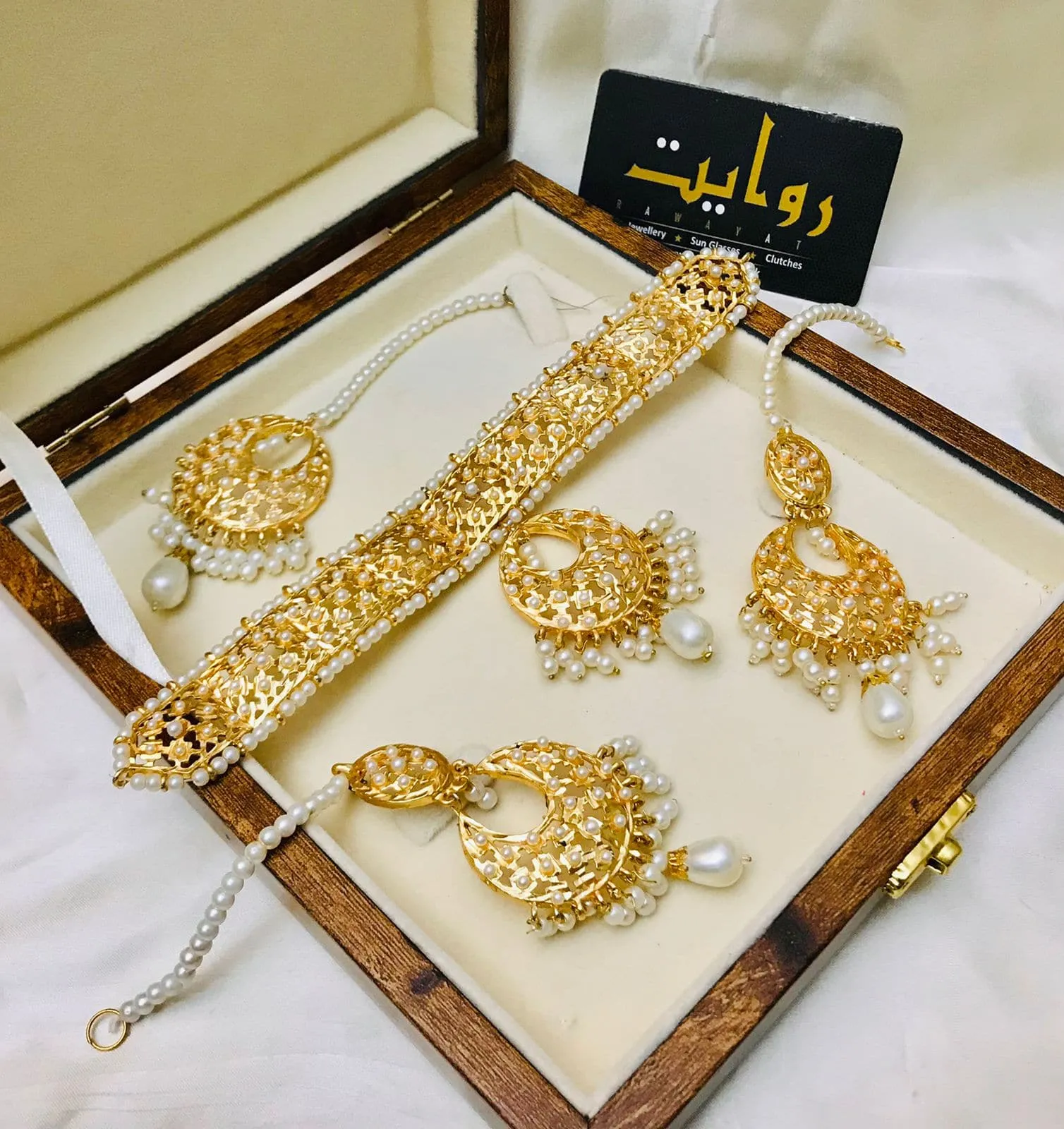 Rawayat Hyderabadi Choker Set-15 (Pearl)