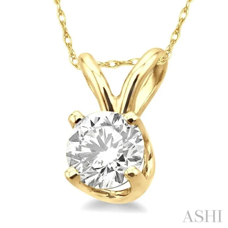 Round Cut Solitaire Diamond Pendant in 14K Yellow Gold with Chain