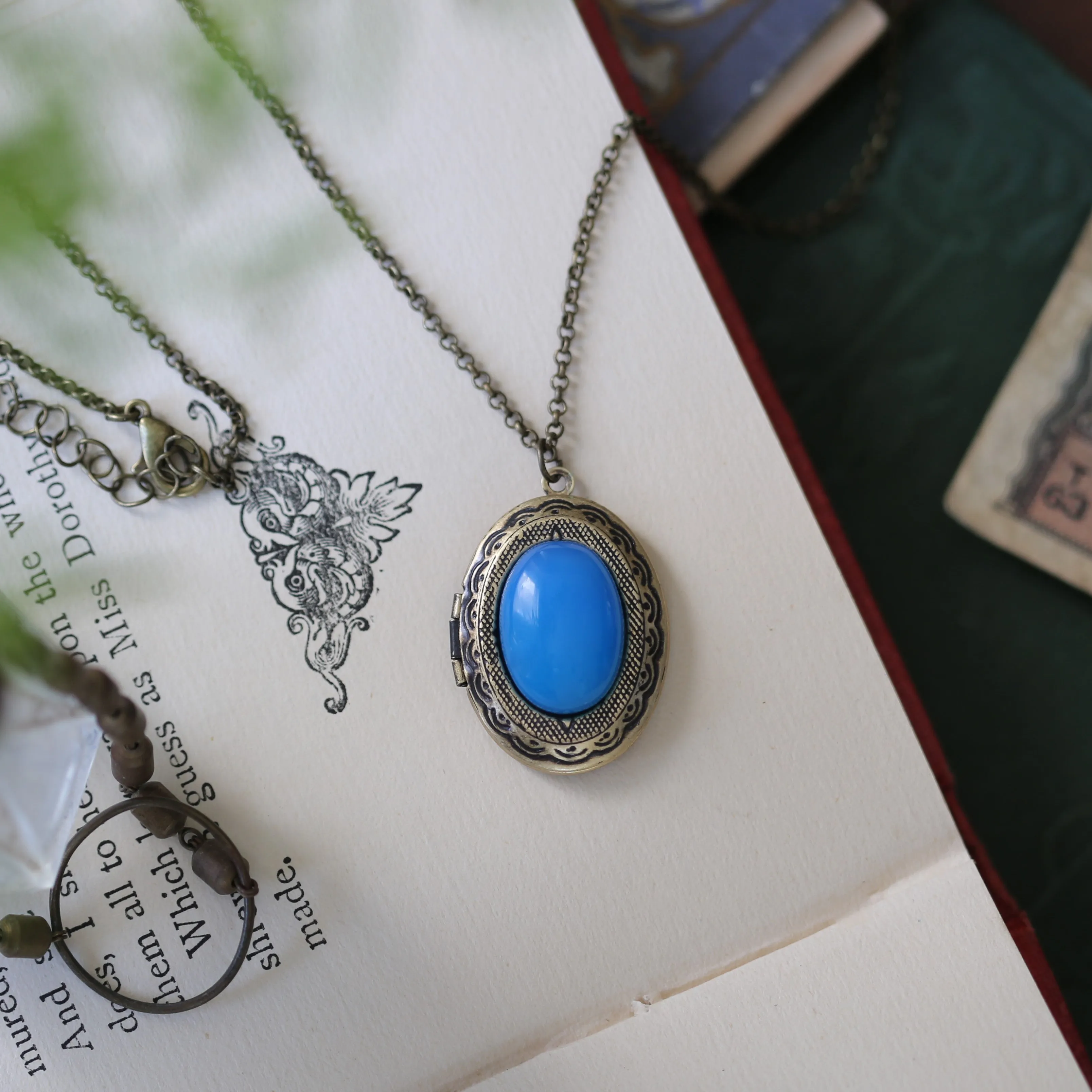 Stone Oval Vintage Locket in Blue Agate, Howlite or Sodalite