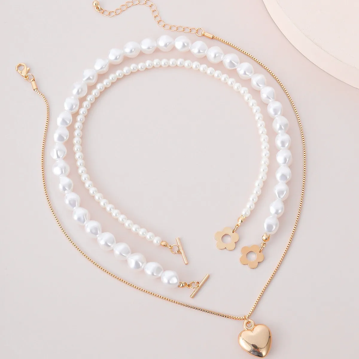 VenusFox Elegant White Pearl Choker Necklace For Women Aesthetic Gold Color Heart Pendant Necklaces Jewelry Accessories Collier Femme