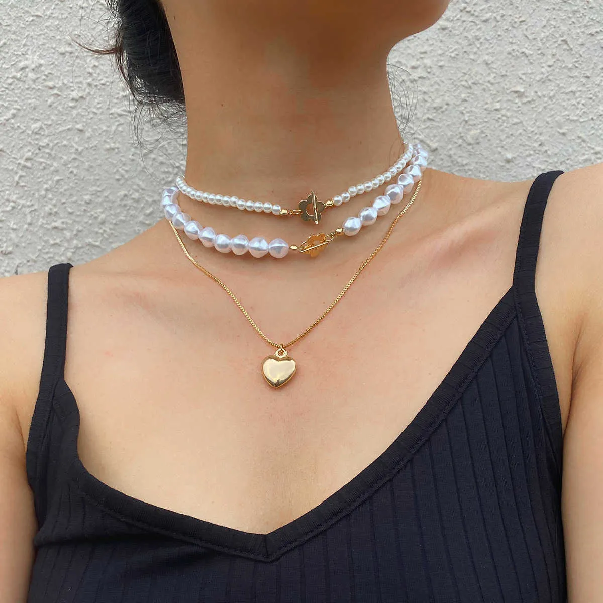 VenusFox Elegant White Pearl Choker Necklace For Women Aesthetic Gold Color Heart Pendant Necklaces Jewelry Accessories Collier Femme