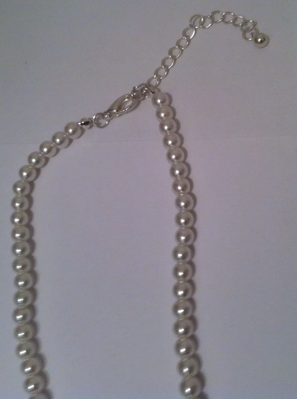 Vintage Ladies White Pearl Choker Necklace with Pendant, Stylish, Sexy, Nice, Accents, Accessories, Fun, Jewelry